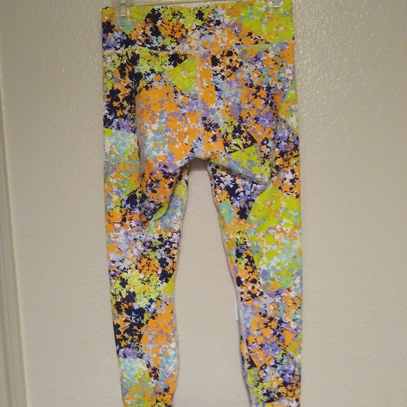 FABLETICS floral print PowerHold capri leggings, S - Picture 3 of 14